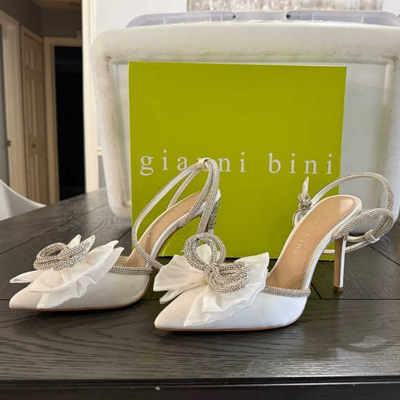 Gianni Bini Shoes - Gianni Bini Niomi Rhinestone Embellished Satin Bow Pumps